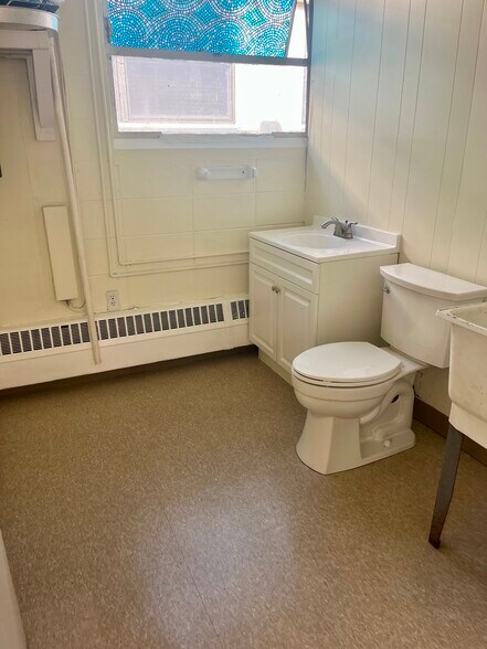 More Photos Of 448 Whitehead Rd, Hamilton Storefront Retail Office For Lease