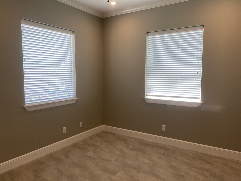 More Photos Of 18510 Green Land Way, Houston Medical For Lease