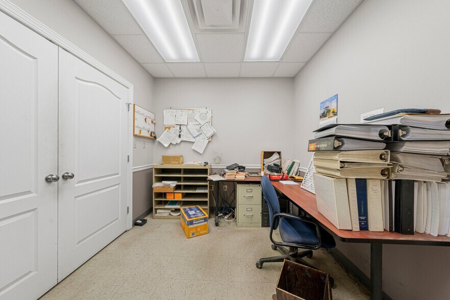 More Photos Of 300 Samson St, Glasgow Light Manufacturing For Sale