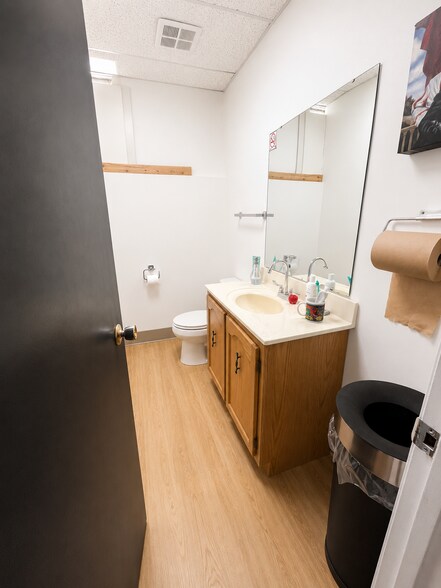 More Photos Of 974 Queen St, Sault Ste. Marie Drugstore For Lease