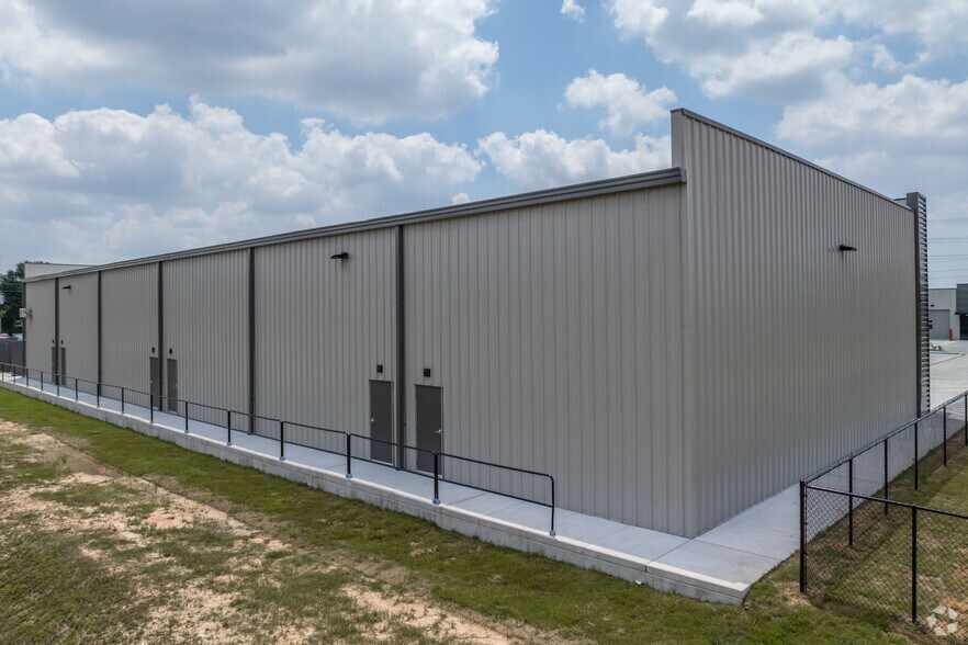 More Photos Of 22525 Hufsmith - Kohrville Rd, Tomball Flex For Lease