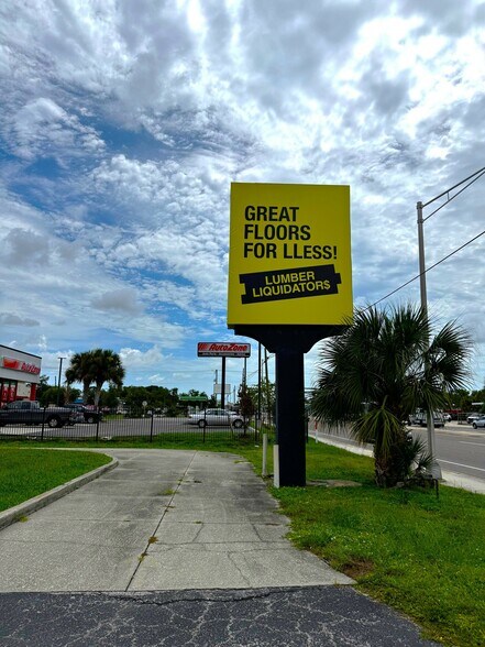 More Photos Of 2214 N Washington Blvd, Sarasota Warehouse For Lease
