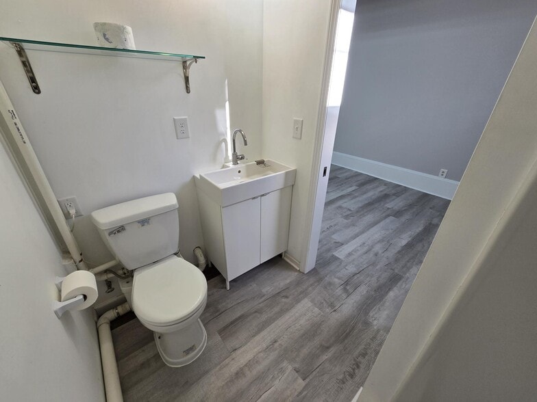 More Photos Of 1667 E 40th St, Cleveland Loft Creative Space For Sale