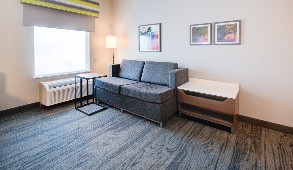 More Photos Of 4617 7th St, Bay City Hotel For Sale
