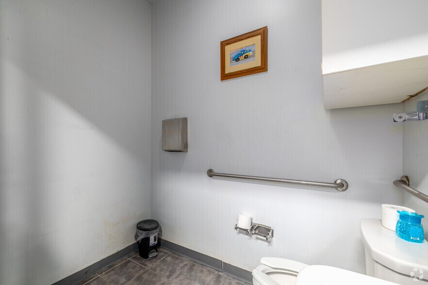 More Photos Of 524-530 W Grand Ave, Elmhurst Auto Repair For Sale