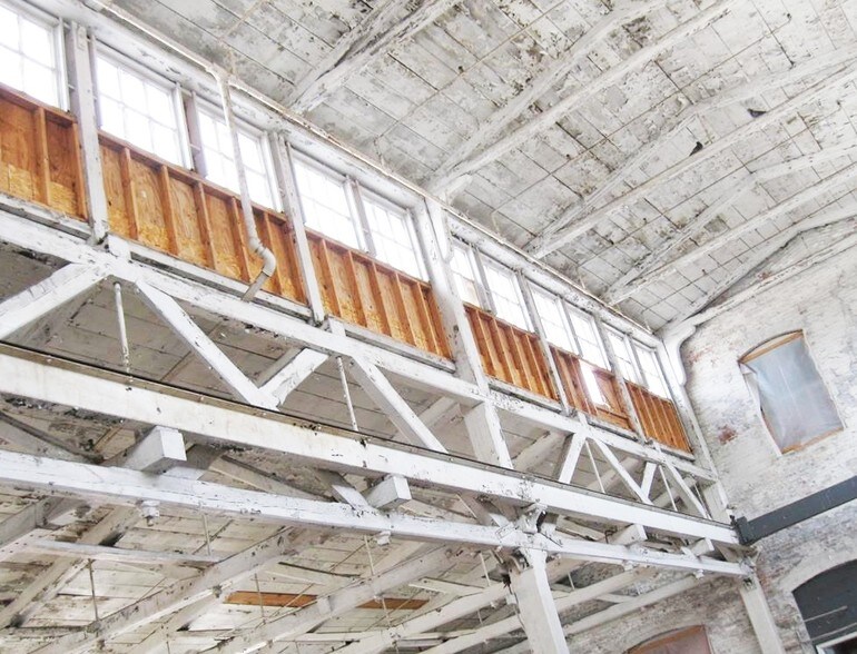 More Photos Of 32 Oak Hill Ln, Fitchburg Warehouse For Sale