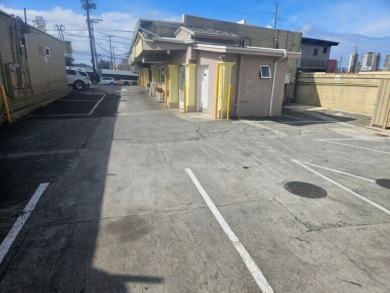 More Photos Of 3036 Waialae Ave, Honolulu Restaurant For Sale