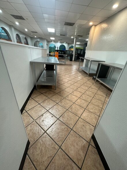 More Photos Of 7820 Fulton St, Houston Restaurant For Sale