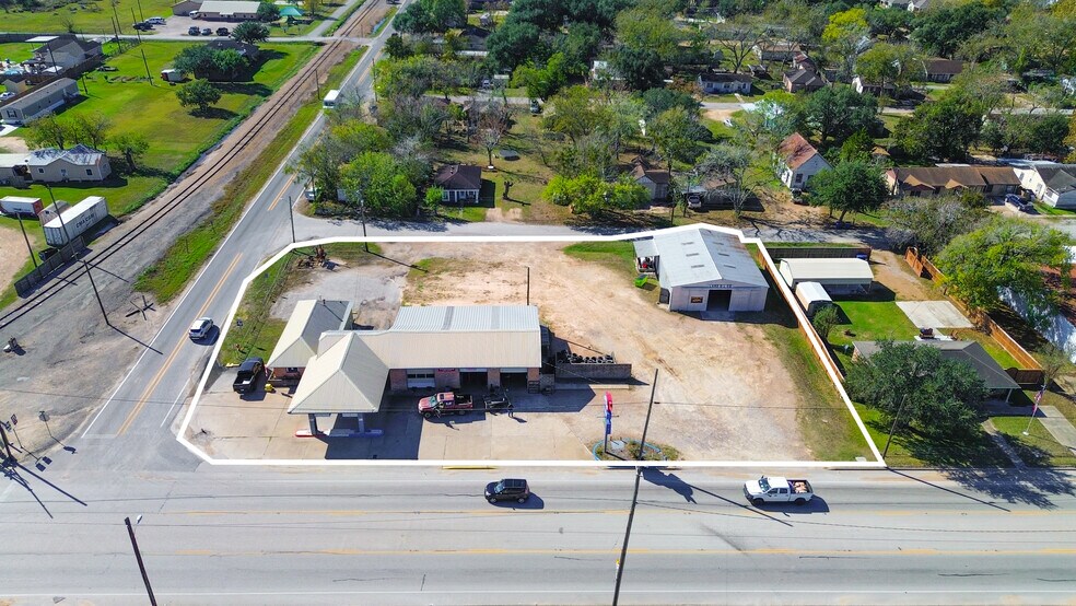 More Photos Of 917 E Main St, Eagle Lake Service Station For Sale