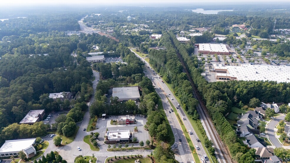 More Photos Of 2021 Commerce Dr N, Peachtree City General Retail For Sale
