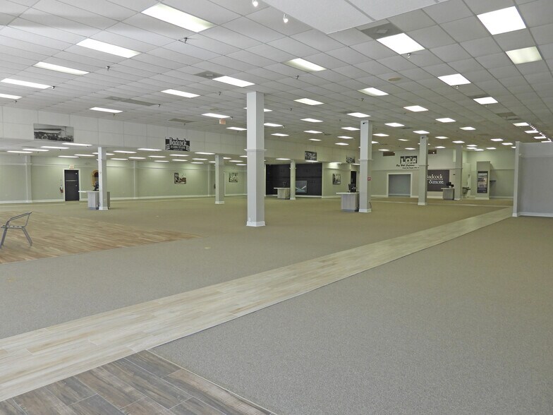 More Photos Of 3800 W New Haven Ave, Melbourne Freestanding For Lease