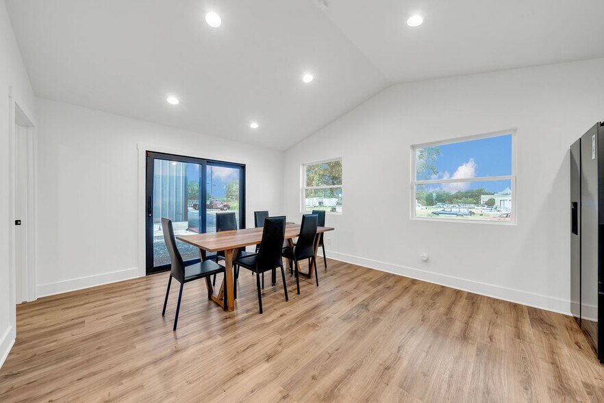 More Photos Of 117 Commerce Ave, Boerne Office For Sale