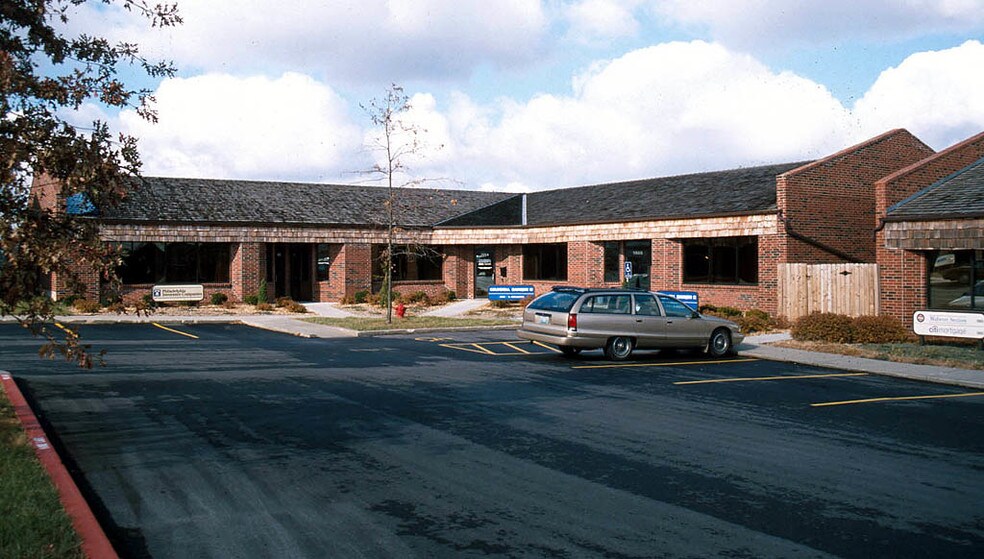 More Photos Of 1900-1912 NW Copper Oaks Cir, Blue Springs Medical For Sale