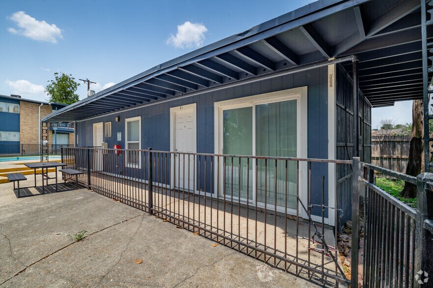 More Photos Of 3102 Hillcrest Dr, San Antonio Multifamily For Sale