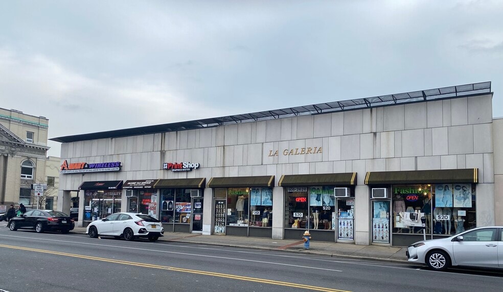 More Photos Of 280 Fulton Ave, Hempstead Storefront For Lease