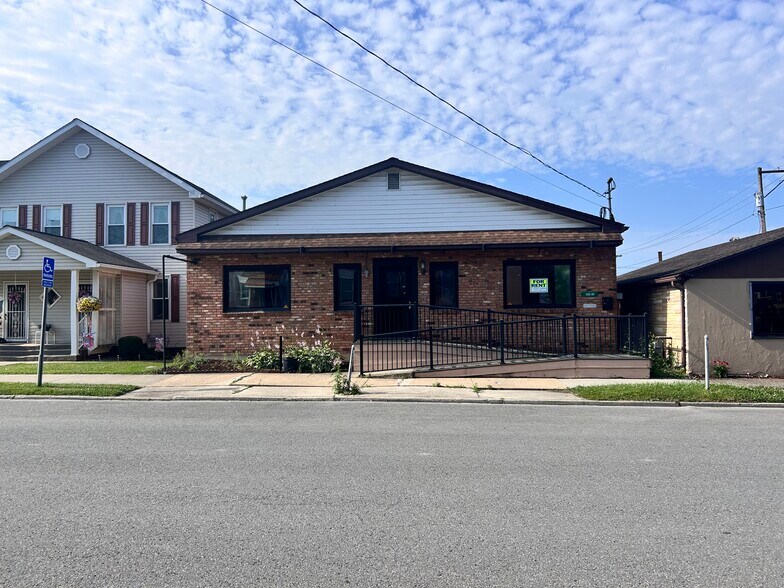More Photos Of 8 2nd St, Elkins Office For Lease