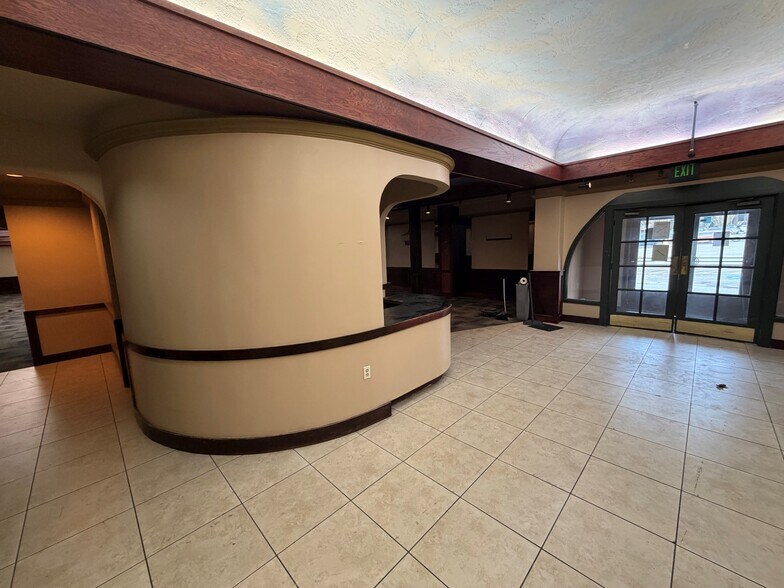 More Photos Of 15739 Ambaum Blvd SW, Burien Restaurant For Sale