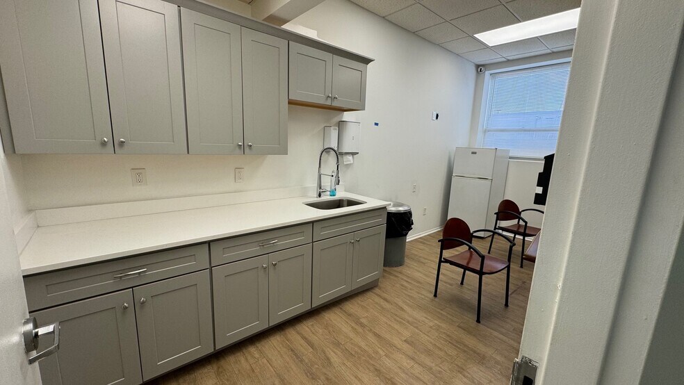 More Photos Of 236 Blackford Ave, Middlesex Warehouse For Lease