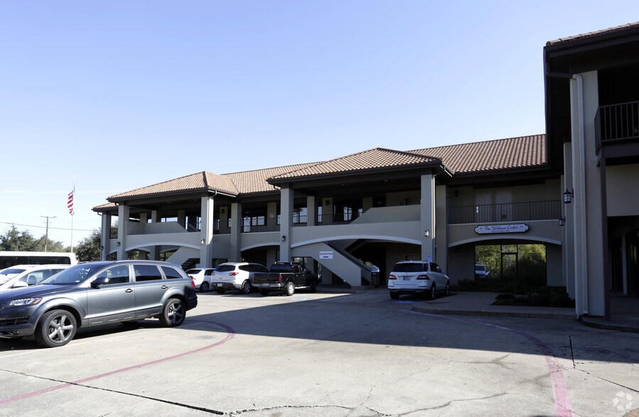 More Photos Of 5521 S Bellaire Dr, Fort Worth Medical For Lease