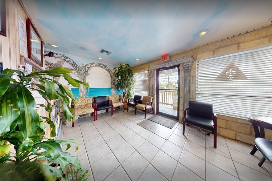 More Photos Of 2103 S McCall Rd, Englewood Office For Sale