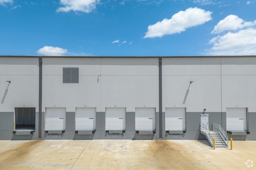 More Photos Of 12510 W Airport Blvd, Sugar Land Distribution For Lease