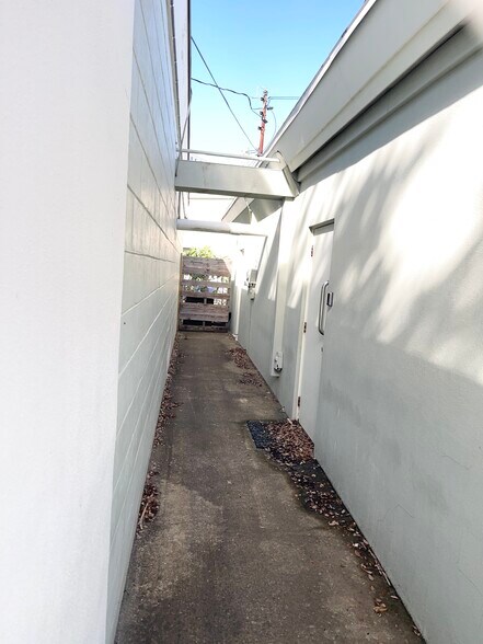 More Photos Of 1155 NE Cleveland St, Clearwater Office Residential For Lease