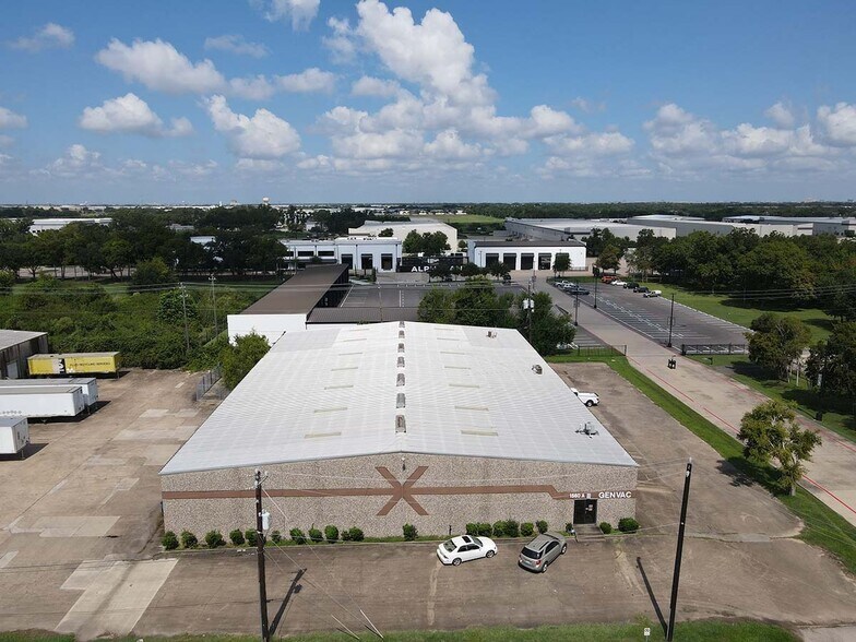 More Photos Of 1560 Industrial Dr, Missouri City Warehouse For Lease