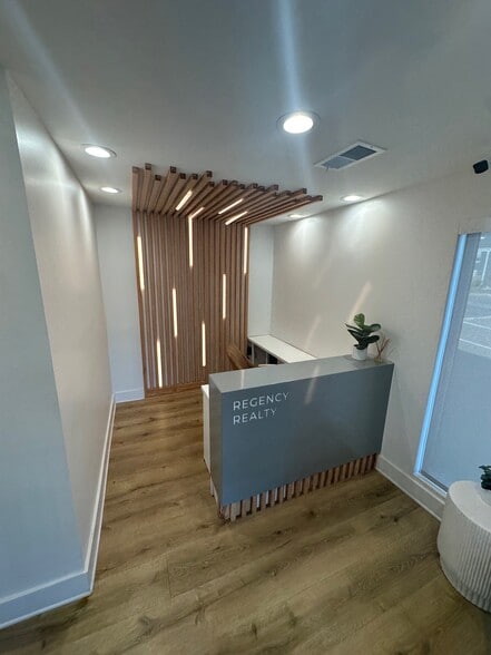 More Photos Of 1053 Oakhaven Rd, Memphis Office Residential For Sale