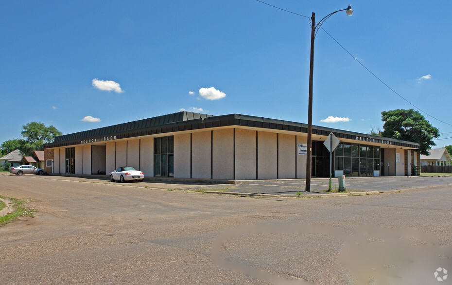 Primary Photo Of 812 W 8th St, Plainview Office For Lease