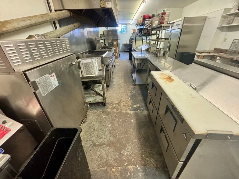 More Photos Of 106 E 4th St, Washington Restaurant For Sale