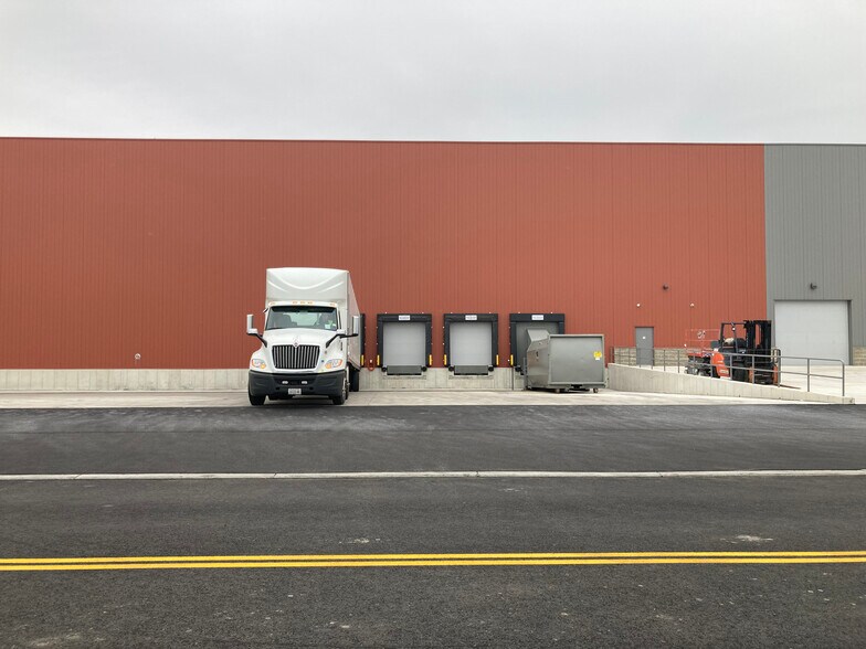 More Photos Of 2 Steelworkers Way, Lackawanna Unknown For Lease