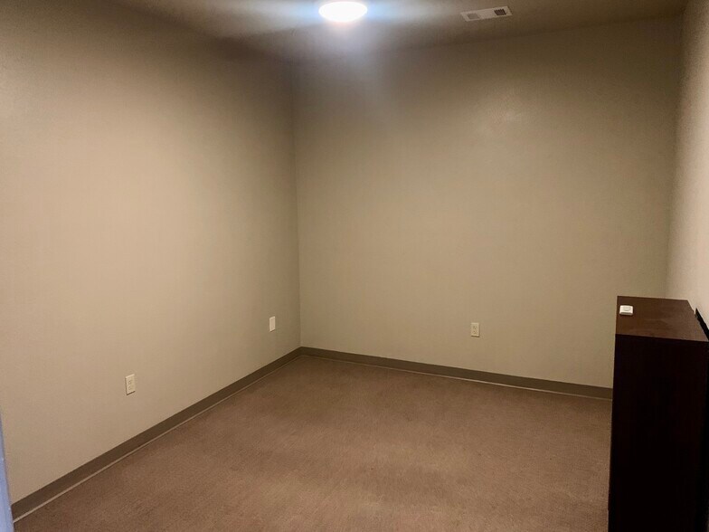 More Photos Of 903 SE 22nd St, Bentonville Office For Lease