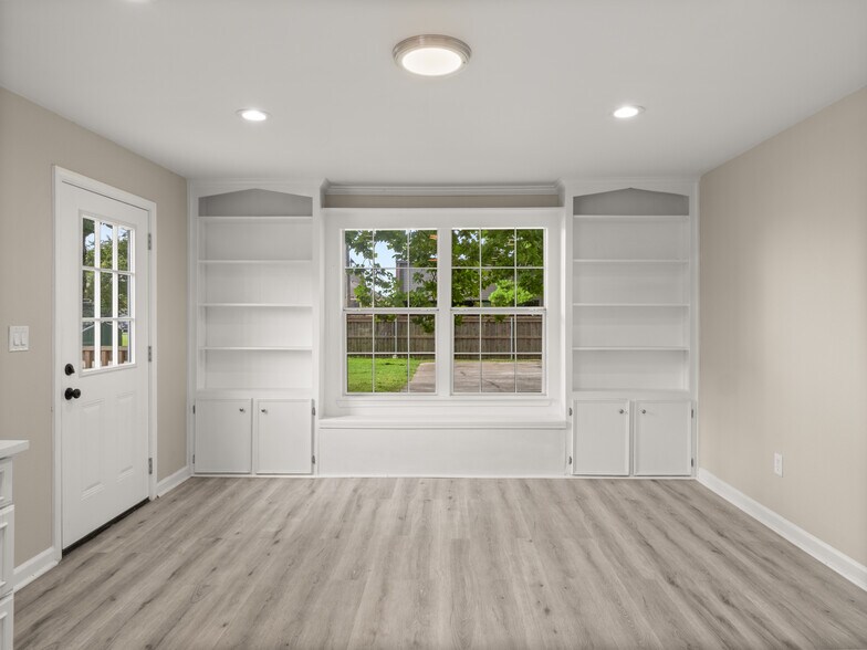 More Photos Of 101 W Center St, DeQuincy Office For Lease