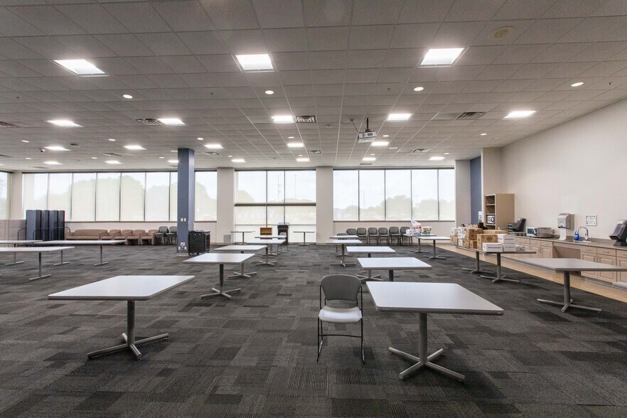 More Photos Of 2215 Southwest Pky, Wichita Falls Office For Lease