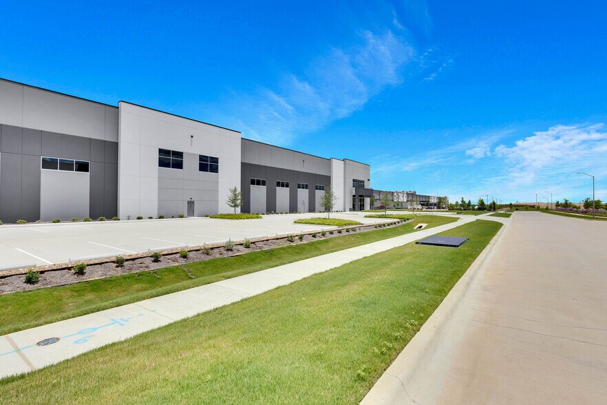 More Photos Of 1803 Titan Dr, Georgetown Warehouse For Lease