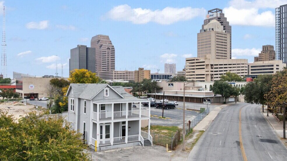 Primary Photo Of 620 N Flores St, San Antonio Freestanding For Lease