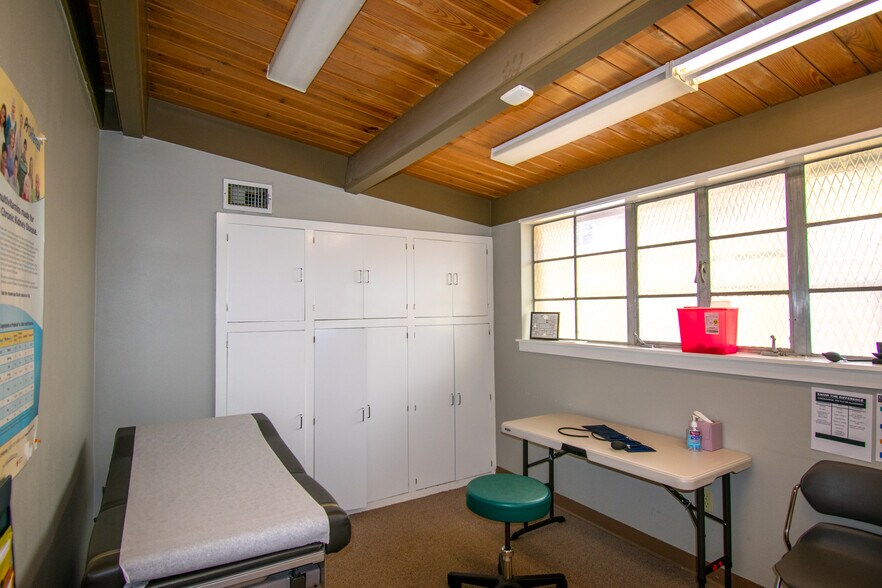 More Photos Of 408 W 45th St, Austin Medical For Sale