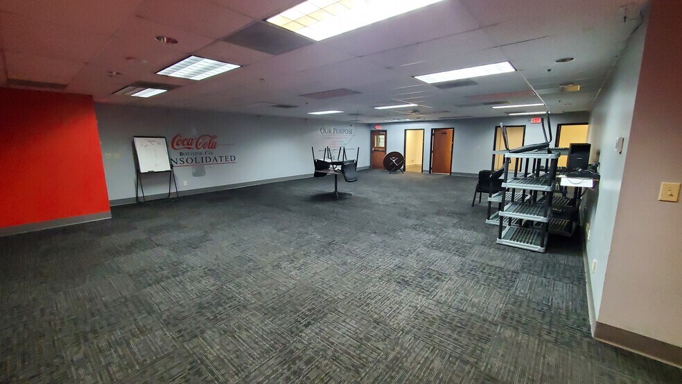 More Photos Of 4500 Groves Rd, Columbus Warehouse For Lease