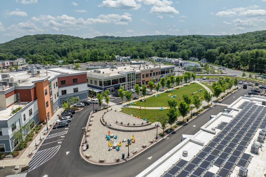 More Photos Of 300 Oxford Rd, Oxford Unknown For Lease