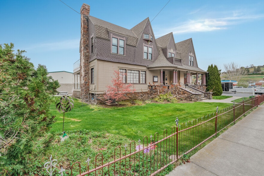 More Photos Of 233 SE 4th St, Pendleton Restaurant For Sale