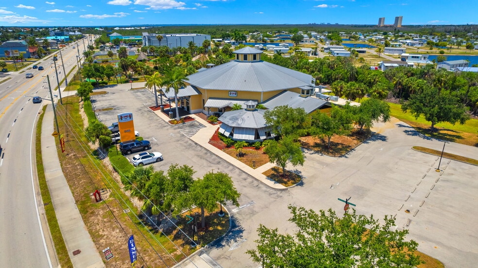 More Photos Of 17650 San Carlos Blvd, Fort Myers Supermarket For Sale