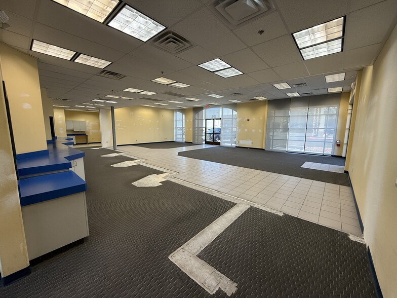 More Photos Of 9275 W Flamingo Rd, Las Vegas Freestanding For Lease
