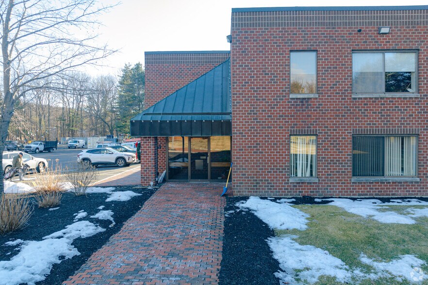 More Photos Of 86 Leominster Rd, Sterling Warehouse For Lease