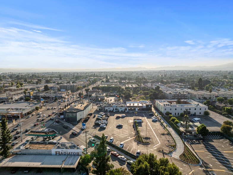 More Photos Of 9110 Van Nuys Blvd, Panorama City Freestanding For Lease