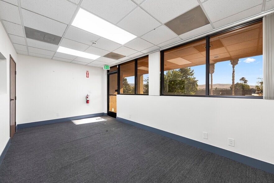 More Photos Of 301 Palmdale Blvd, Palmdale Office For Sale