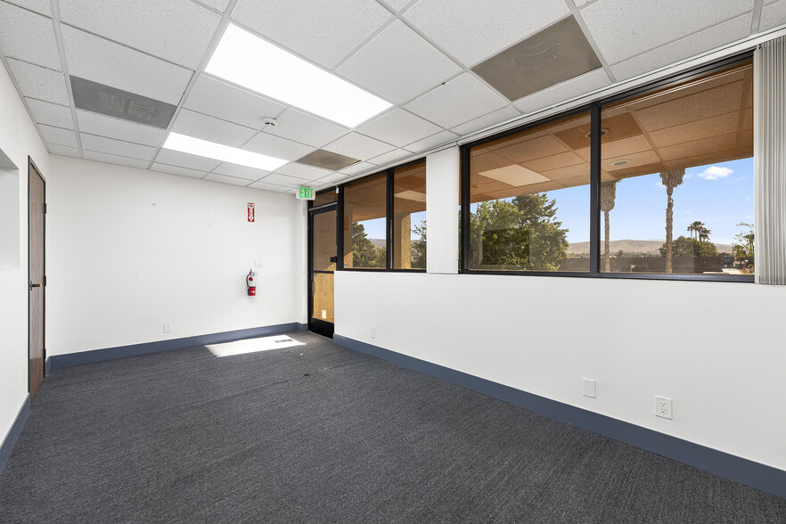 More Photos Of 310 E Palmdale Blvd, Palmdale Medical For Sale