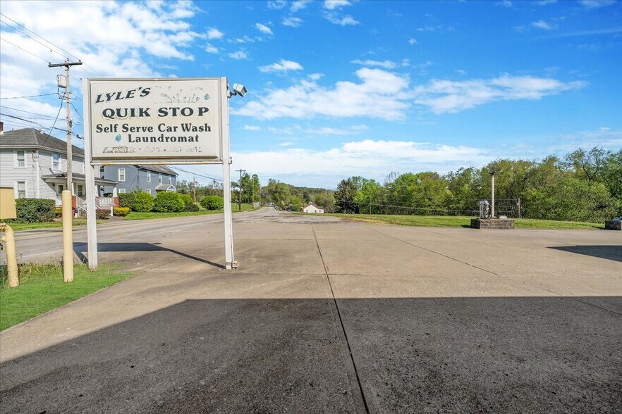More Photos Of 212 Pine St, Jefferson Carwash For Sale
