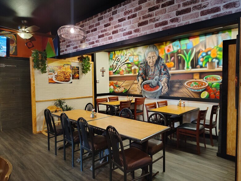 More Photos Of 213 W Willow Rd, Enid Restaurant For Sale