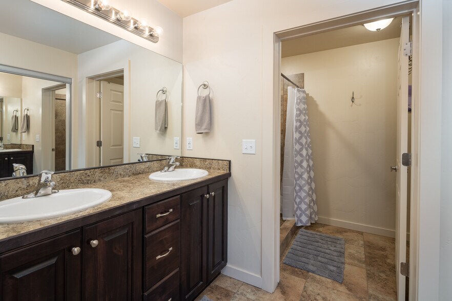 More Photos Of 3862 Desert Willow #9-A1 cir, Moab Specialty For Sale