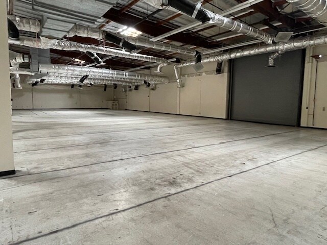 More Photos Of 1917-1921 E Mariposa Ave, El Segundo Warehouse For Lease